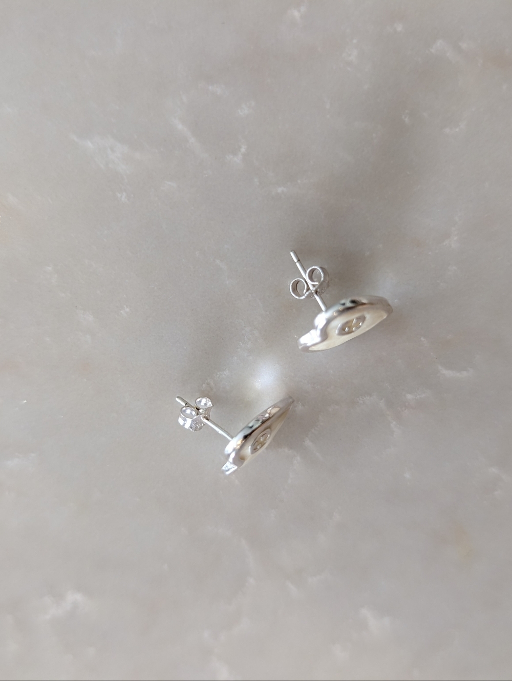 Gucci GG Silver Heart Logo Stud Earrings - Picture 4 of 6